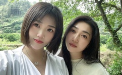 两个人一前一后有力的